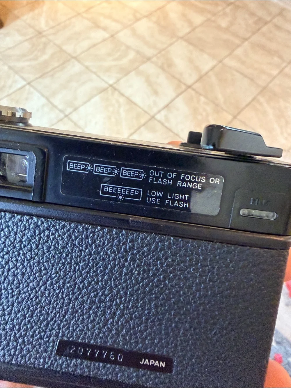 Vintage Minolta Auto Focus 35mm Film Camera Black opens unsure working condition